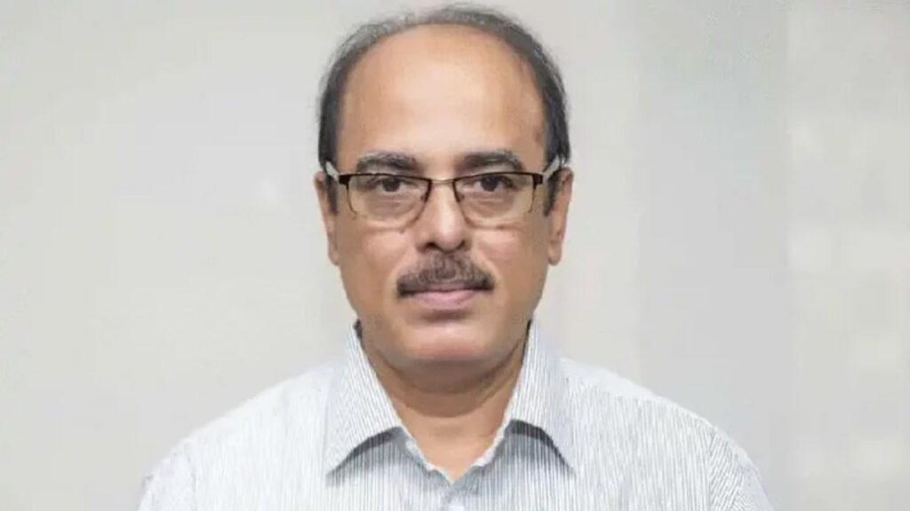 দুদক চেয়ারম্যান ও দুই কমিশনারের পদত্যাগ