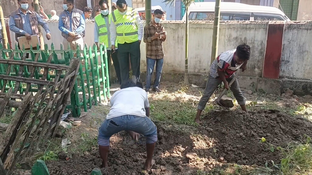 ময়মনসিংহে ৩ মাস পর আন্দোলনে নিহত দুজনের মরদেহ উত্তোলন