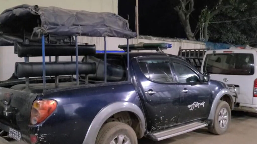 আশুলিয়ায় আসামি গ্রেফতারে গিয়ে হামলার শিকার পুলিশ, আটক ১৫