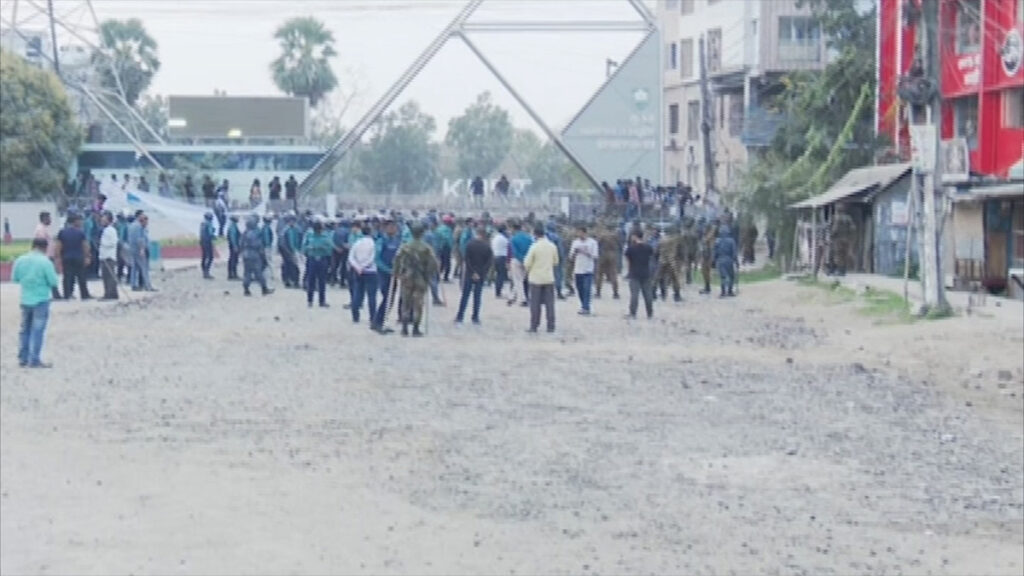 কুয়েটে শিক্ষার্থীদের দুই পক্ষের সংঘর্ষ, আহত প্রায় অর্ধশত