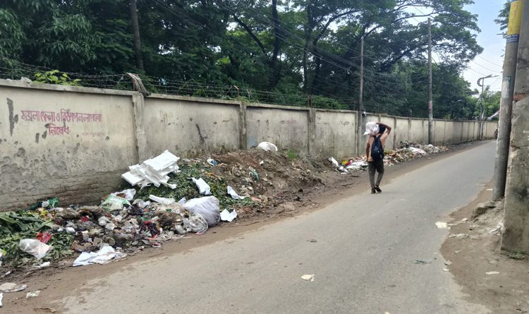সচল হলেও ভোগান্তি কমেনি নগরীর নবাব সিরাজউদ্দৌলা সড়কে