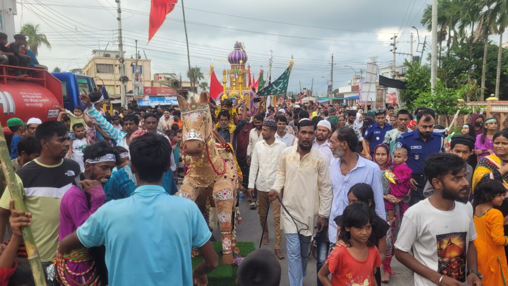 আশুরায় আদমজীতে বিশাল তাজিয়া মিছিল