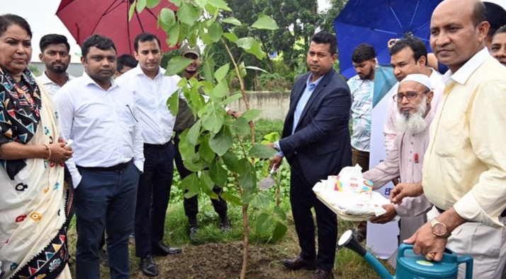 জলাবদ্ধতা নিরসনের কাজ চলছে, খুব তাড়াতাড়ি না.গঞ্জবাসী সুফল ভোগ করবে: ডিসি