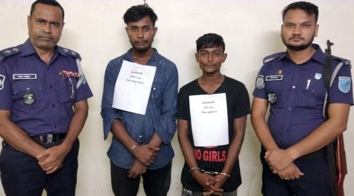 রাসেল পার্কে ছিনতাইকালে দুই যুবক আটক, ৪টি মোবাইল উদ্ধার