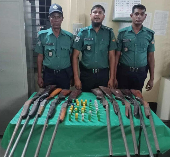 রংপুর মহানগরী থেকে ৩৬ রাউন্ড গুলিসহ ১০টি আগ্নেয়াস্ত্র উদ্ধার
