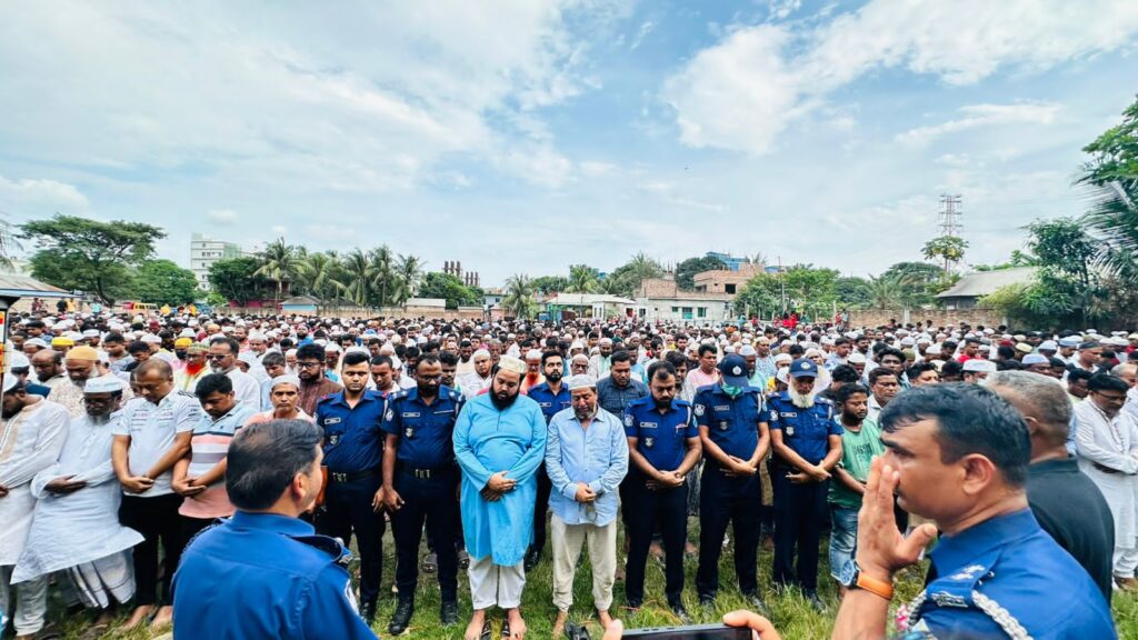 প্যারোলে মুক্তি পেয়ে স্ত্রীর জানাজায় অংশ নিলেন সাবেক কাউন্সিলর মতি