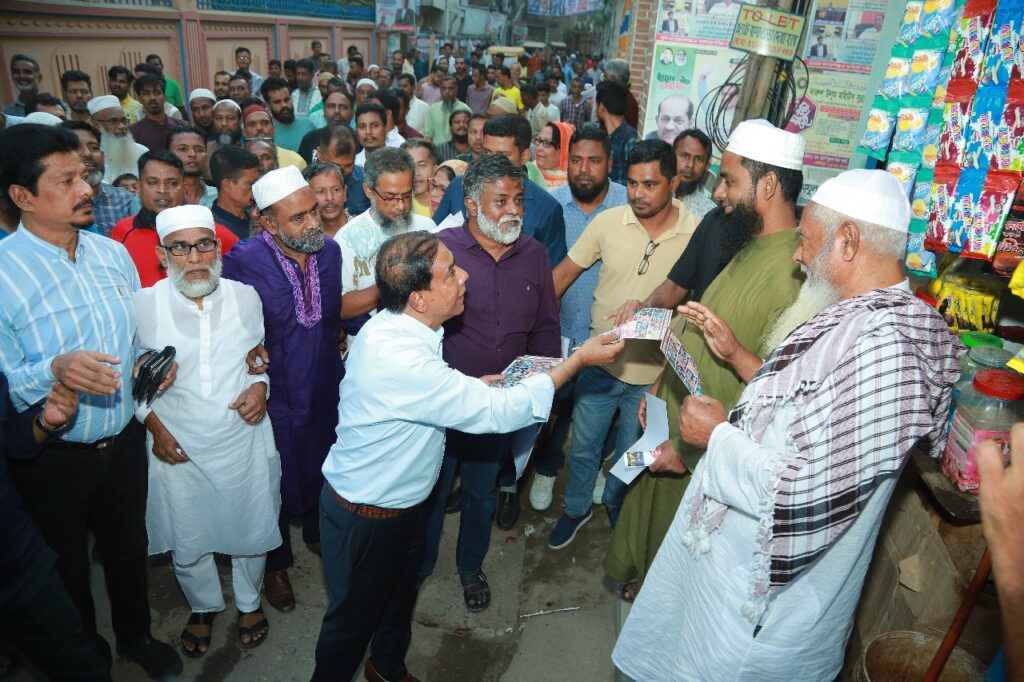 খোরশেদকে সঙ্গে নিয়ে মাসুদুজ্জামানের গণসংযোগ