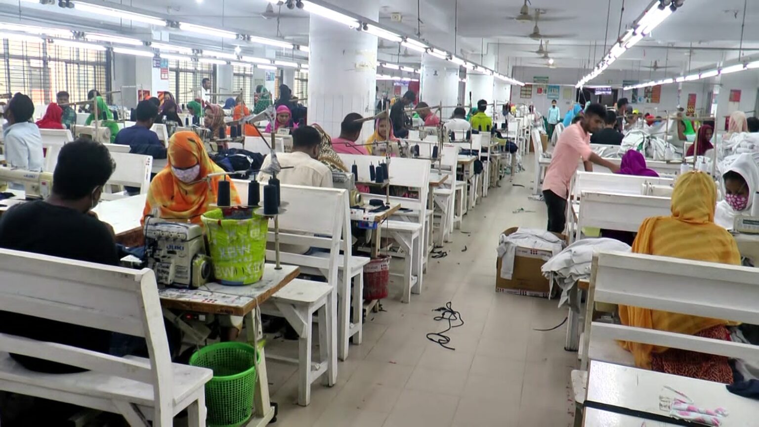 নারায়ণগঞ্জে দুই শতাধিক পোশাক কারখানা বন্ধ