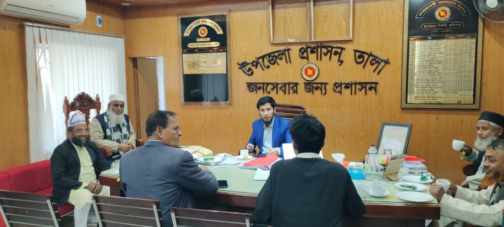 নবাগত উপজেলা নির্বাহী কর্মকর্তা তারেক হাসানের সাথে অধ্যক্ষ মোঃ ইজ্জত উল্লাহর সৌজন্য সাক্ষাৎ।