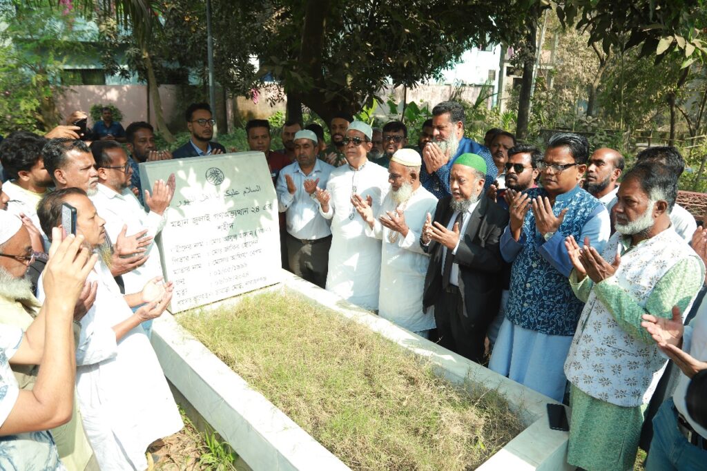 জালাল হাজী ও জুলাই শহীদ স্বজনের কবর জিয়ারতে মাসুদুজ্জামান