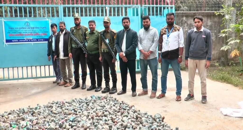 সোনারগাঁয়ে ধ্বংস অবৈধ গ্যাস সংযোগে ব্যবহৃত এক হাজার রেগুলেটর ধ্বংস করেছে তিতাস কতৃপক্ষ