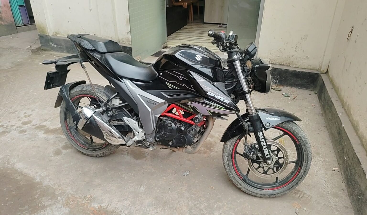 চোরাই কাজে ব্যবহৃত বাইক আটক করে পুলিশে দিলেন নতুন বাজার সামাজিক উন্নয়ন কমিটি