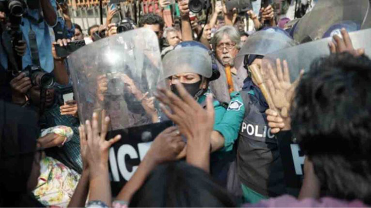 হাদির হত্যাচেষ্টাকারীদের বিচার দাবিতে স্বরাষ্ট্র উপদেষ্টার কার্যালয় ঘেরাও কর্মসূচিতে পুলিশের বাধা