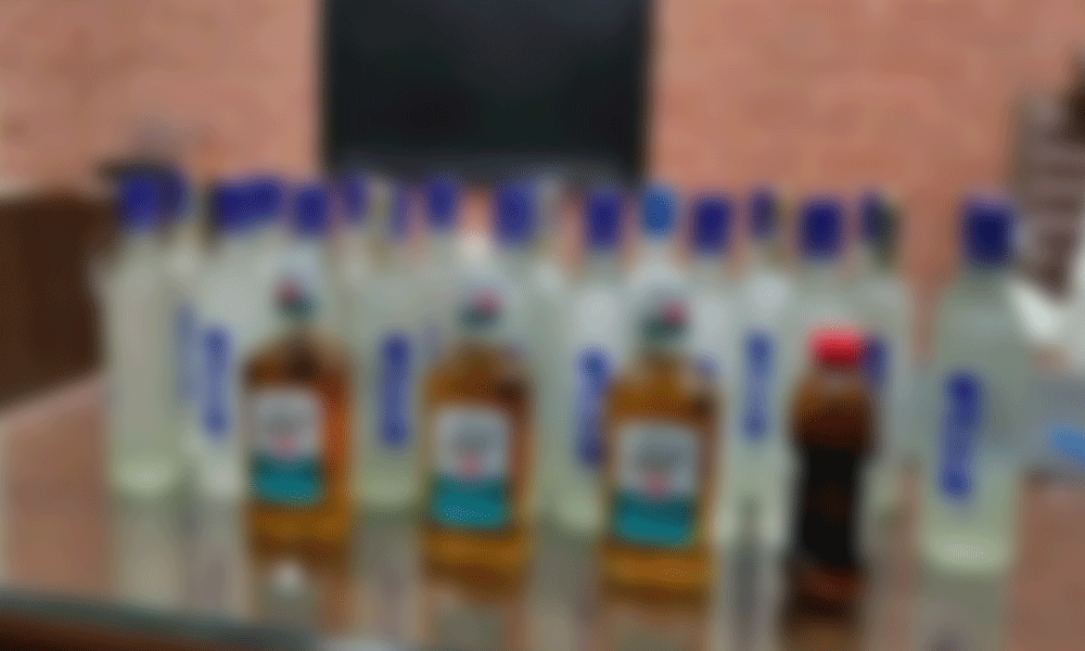 জাবির আবাসিক হল থেকে বিদেশি মদ উদ্ধার