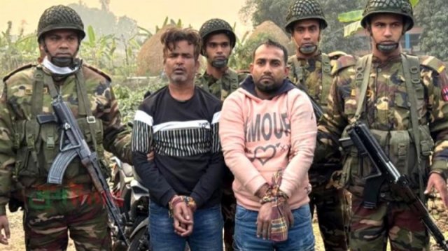 বগুড়ায় ‘পোদ্দার বাহিনীর প্রধান’ ও সহযোগী অস্ত্রসহ গ্রেফতার