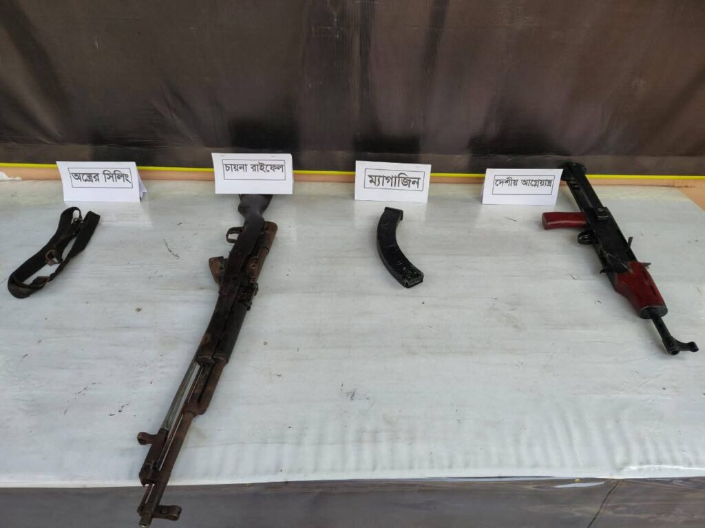 র্যাবের অভিযানে পুলিশের লুট হওয়া অস্ত্র উদ্ধার