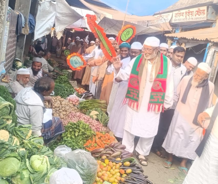 সোনারগাঁও এর আনন্দ বাজারে হাতপাখার প্রার্থীর গণসংযোগ অনুষ্ঠিত