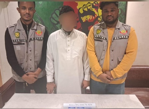 ৩ হাজার পিস ইয়াবাসহ একজন মাদক কারবারিকে গ্রেফতার করেছে ঢাকা মহানগর গোয়েন্দা পুলিশ (ডিবি)