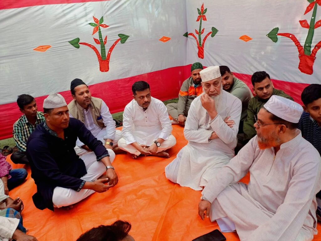 শ্রীপুরের রাজেন্দ্রপুর বাজারের অহিদ প্লাজার মালিক মরহুম অহিদ খাঁর স্মরণে মিলাদ ও দোয়া মাহফিল