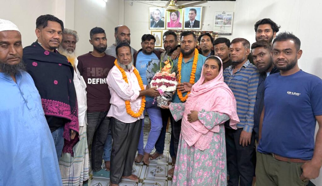 মান্নান এমপি নির্বাচিত হওয়ায় ৬নং ওয়ার্ড তাঁতীদলের পক্ষ থেকে লিখন মন্ডলকে শুভেচ্ছা