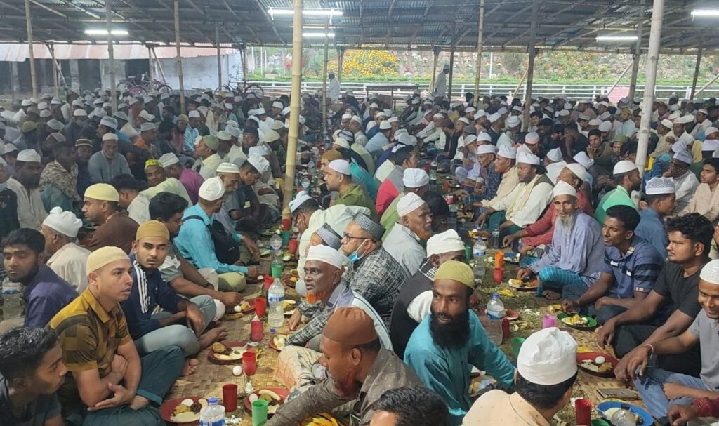 নলতা শরীফে রমজানের গণইফতার, হাজারো রোজাদারের মিলনমেলা
