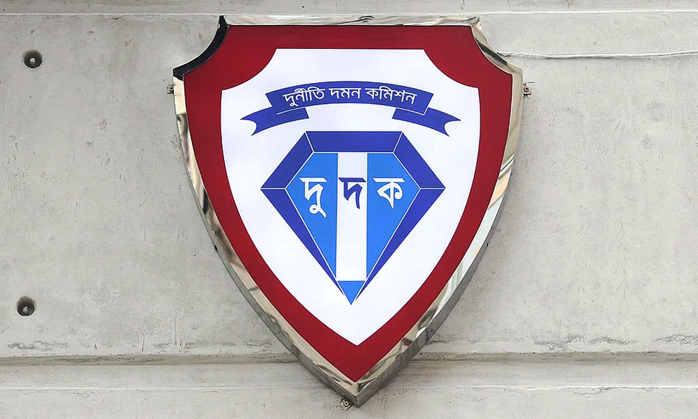 পদত্যাগ করেছেন দুদক চেয়ারম্যান ও দুই কমিশনার