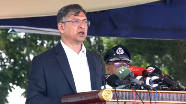 বর্তমান পোশাকে পুলিশ সদস্যরা সন্তুষ্ট নয়: স্বরাষ্ট্রমন্ত্রী