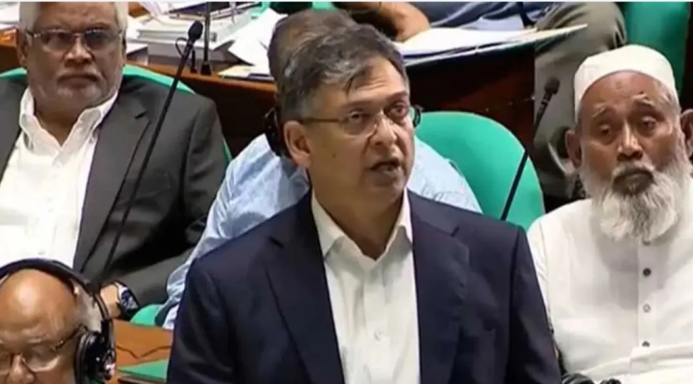 রাষ্ট্রপতিকে দিয়ে জোর করে রাজহাঁসের ডিম পাড়ানো হয়েছে : স্বরাষ্ট্রমন্ত্রী