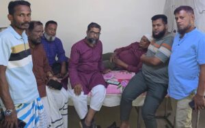 সিদ্ধিরগঞ্জে তাঁতীদলের নেতাকে দেখতে হাসপাতালে গেলেন সাধারণ সম্পাদক লিখন মন্ডল