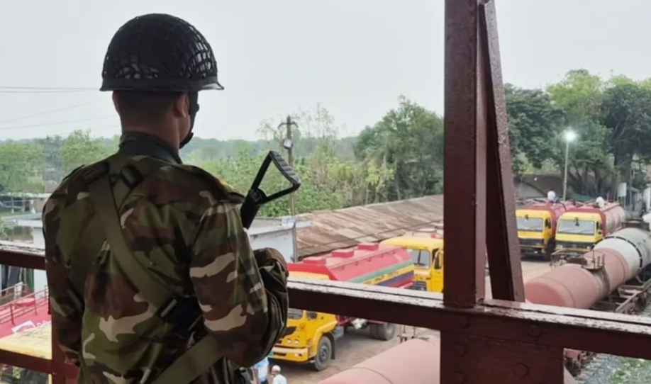 ৪৫ দিন পর নাটোরে এলো ৭ লাখ লিটার ডিজেল