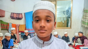 হাসপাতালে বাঁচার জন্য লড়ছে গুলিবিদ্ধ মাদ্রাসা ছাত্র ইমরান