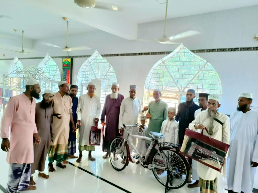 সাতক্ষীরায় ৪০ দিনের জামাতে নামাজ প্রতিযোগিতা শেষে পুরস্কার বিতরণ