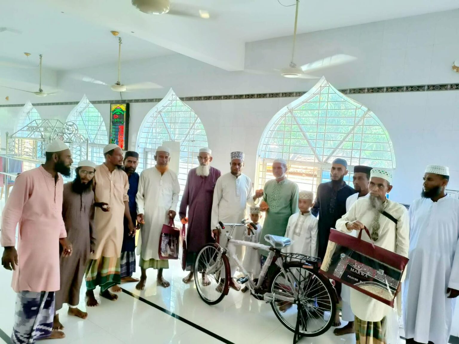 সাতক্ষীরায় ৪০ দিনের জামাতে নামাজ প্রতিযোগিতা শেষে পুরস্কার বিতরণ