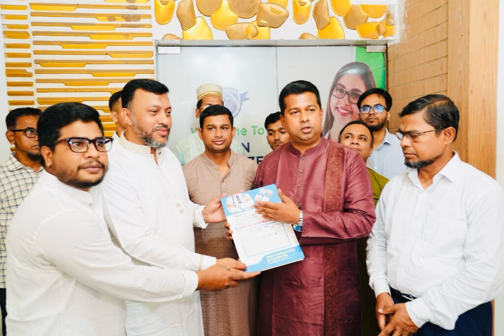 চট্টগ্রামের ডিসি জাহিদের মানবিকতায় জেলে পরিবারে ফিরল হাসি
