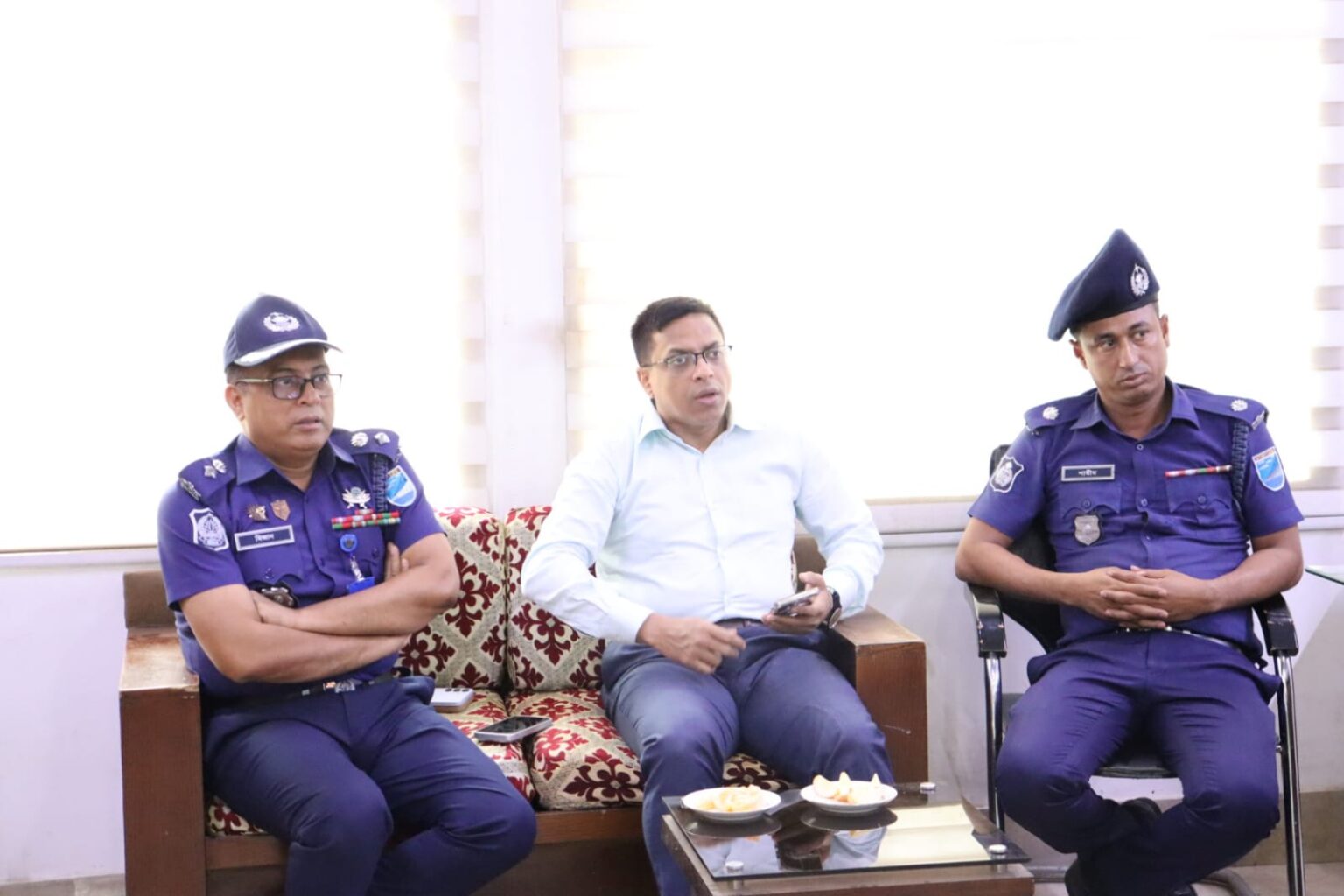 ফতুল্লায় ৬ বছরের শিশু ধর্ষণ: ডিসি-এসপির থানা পরিদর্শন, সর্বোচ্চ আইনি ব্যবস্থার নির্দেশ