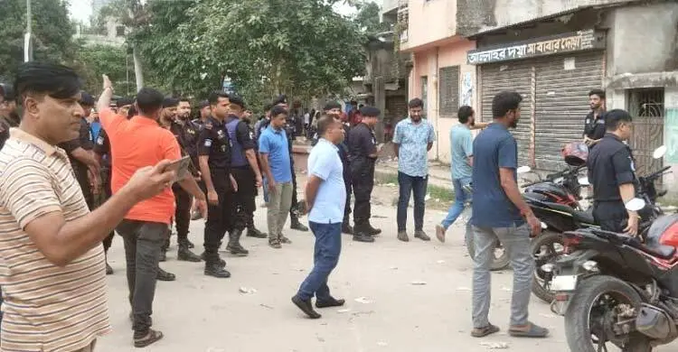 নারায়ণগঞ্জে মাদকবিরোধী অভিযানে র্যাবের ওপর হামলা, আহত ৩