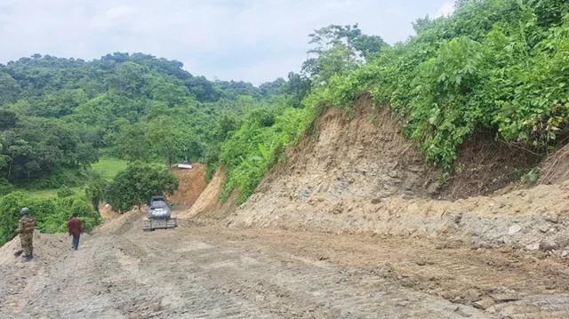 জঙ্গল সলিমপুরে চার সড়ক নির্মাণ করছে সেনাবাহিনী