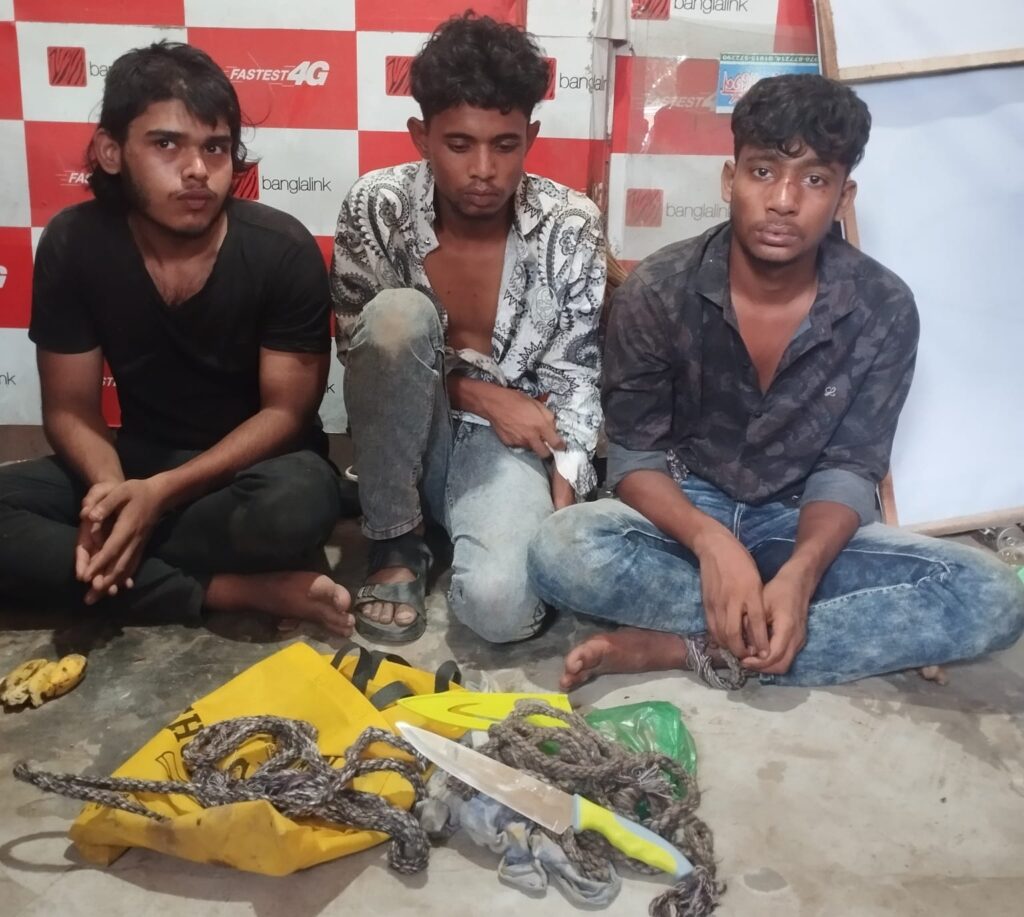 সোনারগাঁয়ের জামপুরে দেশীয় অস্ত্রসহ তিন অটো ছিনতাইকারী আটক