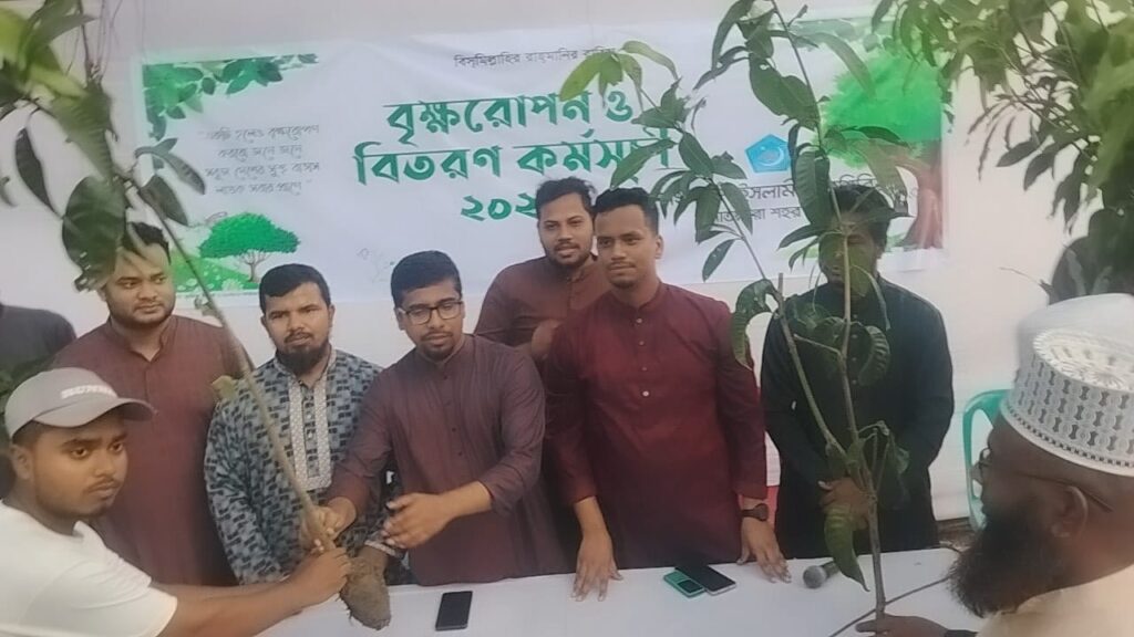 সাতক্ষীরায় বৃক্ষরোপণ অভিযান উদ্বোধন করলেন ছাত্রশিবির সভাপতি নূরুল ইসলাম সাদ্দাম