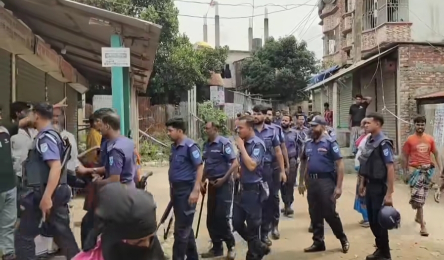 সোনারগাঁয়ে দুপক্ষের সংঘর্ষে আহত-২০ বাড়িঘর ভাংচুর,লুটপাট,এলাকায় পুলিশ মোতায়েন