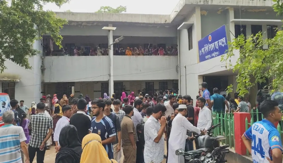 লক্ষ্মীপুরে ঢাবি শিক্ষার্থী, তার মা ও বোনকে কুপিয়ে হত্যা