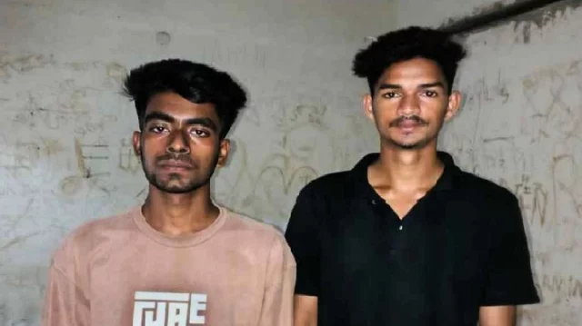 পুলিশ দেখে খিচুড়ি ফেলে পালালেন আওয়ামী লীগ নেতাকর্মীরা, আটক ২