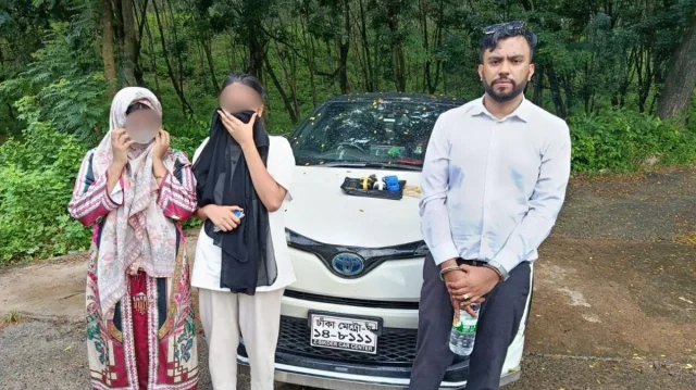 স্বরাষ্ট্র মন্ত্রণালয়ের স্টিকার লাগিয়ে ইয়াবা পাচারের অভিযোগে আটক ৩