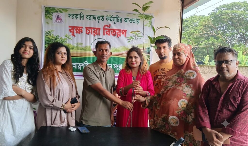 পরিবেশ রক্ষায় ‘আত্মশক্তি নারী উন্নয়ন সংস্থা’র বিনামূল্যে ফলজ, বনজ ও ঔষধি বৃক্ষ চারা বিতরণ
