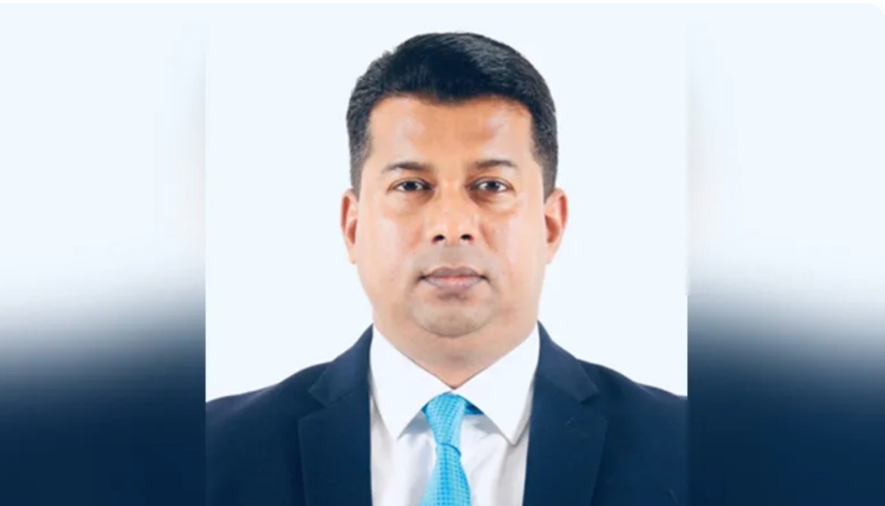 উৎসবের টানে বিষাদের ছায়া