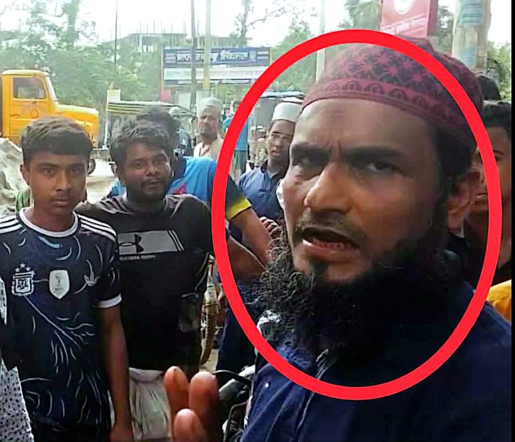 সাংবাদিকের বিরুদ্ধে মামলা, বৃদ্ধ বাবা-মাকেও আসামি; গাজীপুরে তোলপাড়