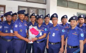 নারায়ণগঞ্জ সদর কোর্টে অ্যাডিশনাল ডিআইজি মো. সায়ফুজ্জামান ফারুকী’র দ্বি-বার্ষিক পরিদর্শন