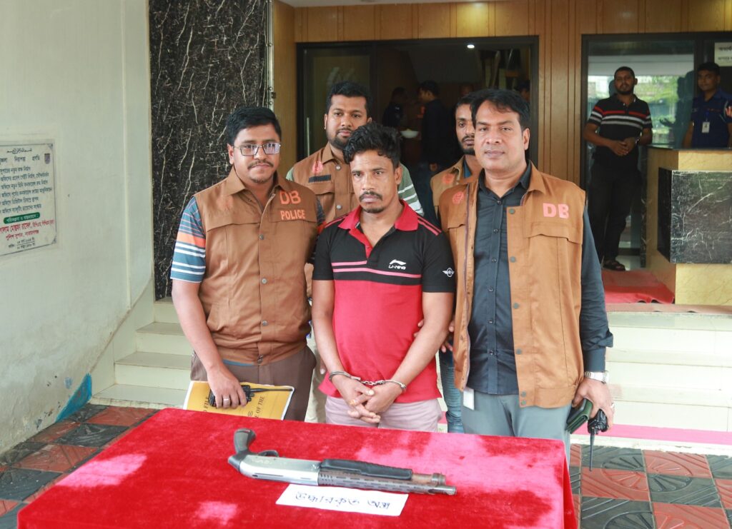 চাঞ্চল্যকর “১১০ কেভি বিদ্যুৎ কেন্দ্রর আনসার সদস্যদের শটগান ডাকাতি” মামলায় আসামি ডিবি, নারায়ণগঞ্জ কর্তৃক গ্রেফতার ও শটগান উদ্ধার