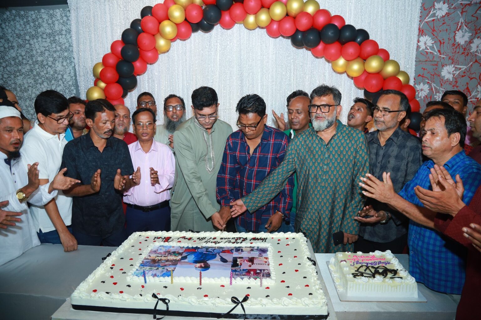 ৫৩তম জন্মদিনে ৫৩ পাউন্ডের কেক, শুভেচ্ছায় সিক্ত এনডিএ চেয়ারম্যান মাসুকুল ইসলাম রাজীব