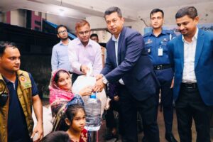 বন্যাদুর্গত প্রতিবন্ধীদের আবেদনের ২৪ ঘণ্টার মধ্যেই ত্রাণ নিয়ে হাজির মানবিক ডিসি